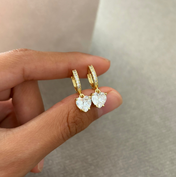 Producto - Argollas doradas corazón cristal strass