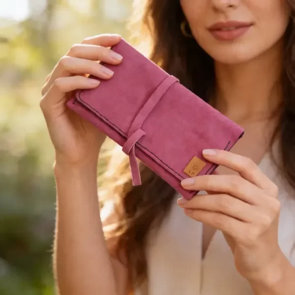 Producto - Tabaquera de gamuza en fucsia