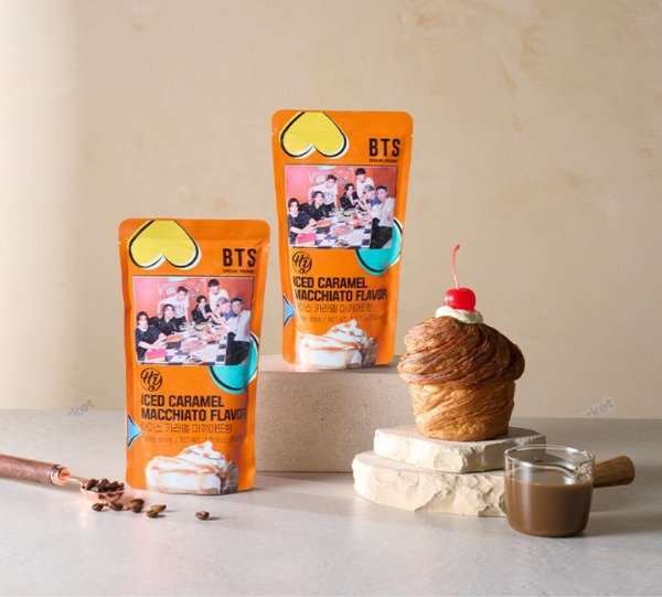 Producto - CAFÉ FRÍO SABOR MACCHIATO DE CARAMELO EDICIÓN ESPECIAL DE BTS 230 ML.