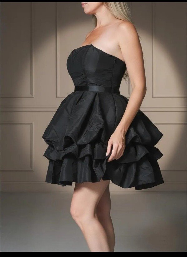 Producto - Vestido clásico negro  con volados - 1
