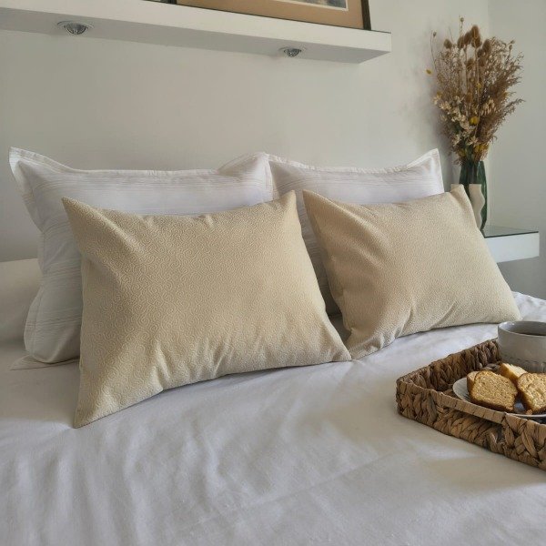 Producto - Combo x4 Almohadones - 50x60 Algodón con Lurex + 40x50 Pana Labrada