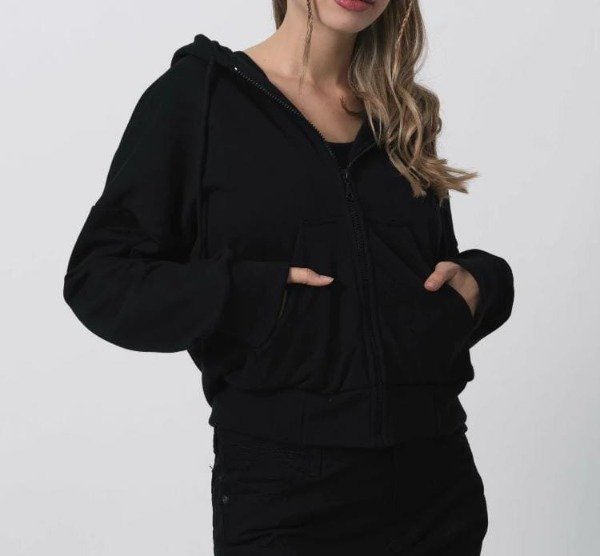 Producto - CAMPERA CORTA HOMBRO CAIDO RUSTICA NEGRA GABUCCI DAMA