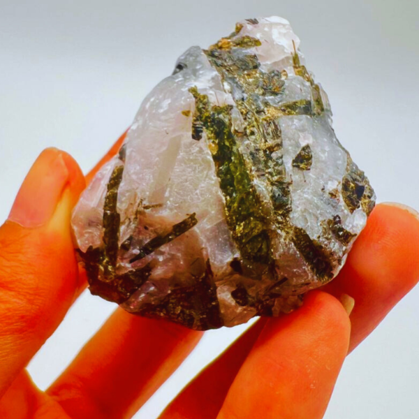 Producto - Cuarzo con turmalina verde 01