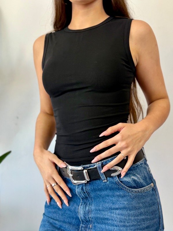 Producto - Top Crop Escote Redondo Negro - 2