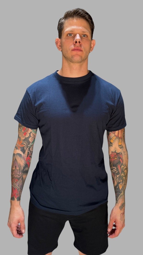 Producto - Remera clásica azul marino