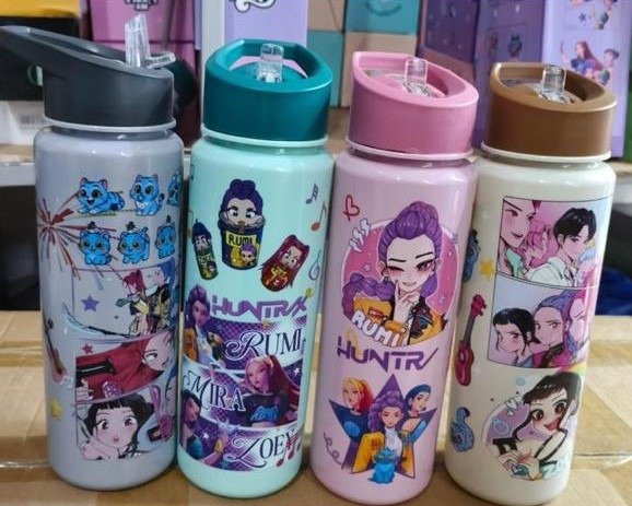 Producto - BOTELLA PLASTICO GUERRERAS KPOP