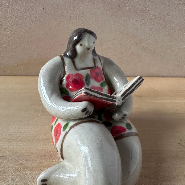 Producto - Florinda (lectora sentada)