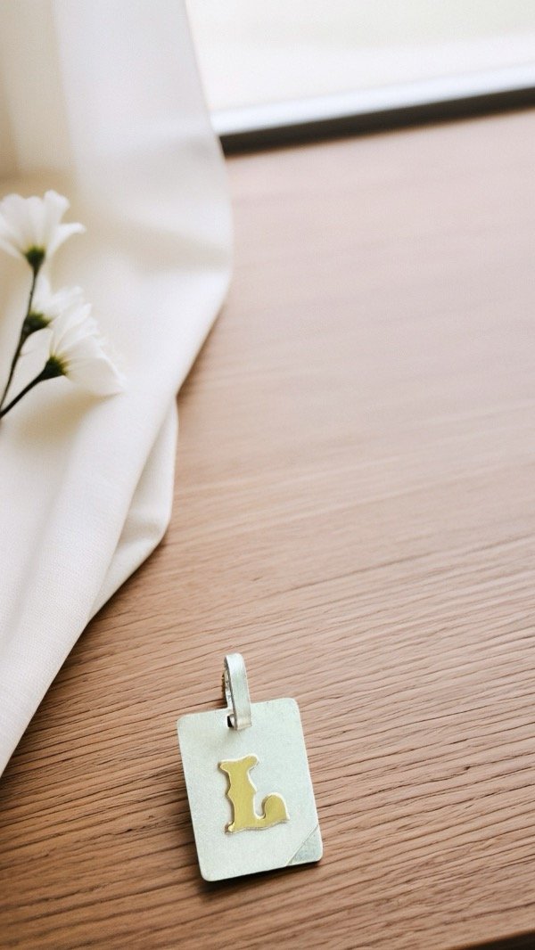 Producto - Inicial L rectangular PLATA Y ORO 23x12MM