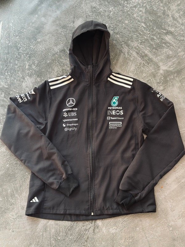 Producto - Rompevientos Mercedes 2025
