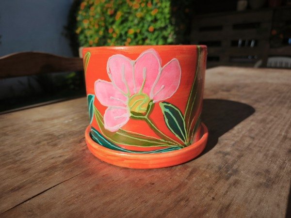 Producto - Maceta "Naranja Flores Rosa"