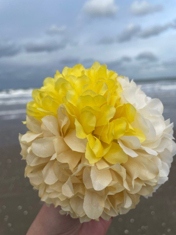 Producto - Clavel combinado amarillo blanco beige