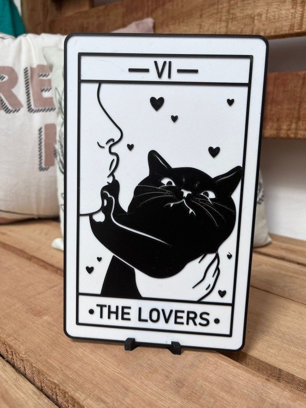 Producto - CARTA DE TAROT DECORATIVA LOS ENAMORADOS GATO NEGRO