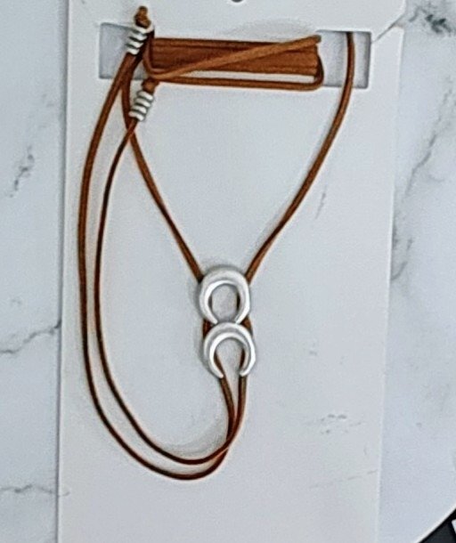Producto - Chocker Dos Lunas Verticales Gamuza Marrón