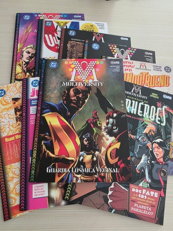 Producto - Multiversity #1 al 9 - Completo + Caja Contenedora + Póster!!