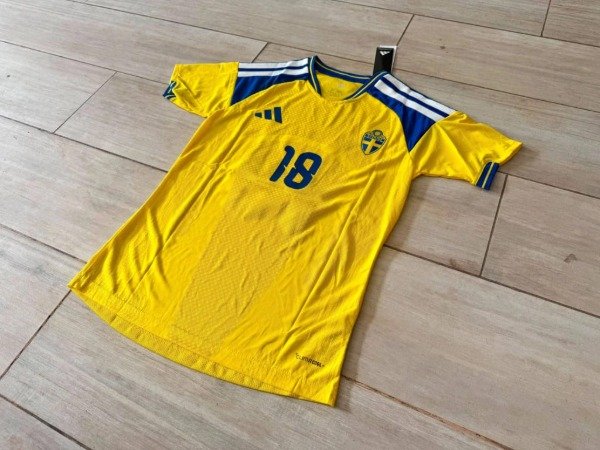 Producto - CAMISETA SUECIA IMPORTADA TITULAR 2026 #18 AYARI - 2