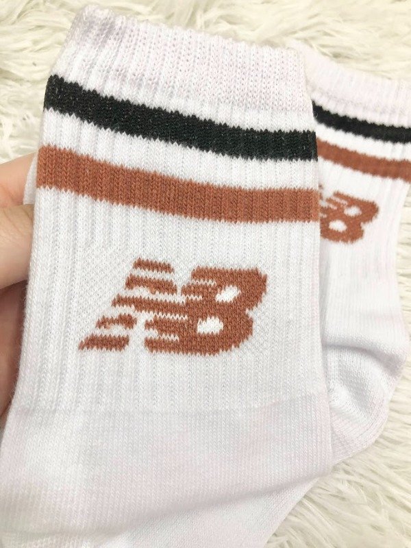 Producto - NEW B ALANCE LETRA MARRÓN Classic Tenis