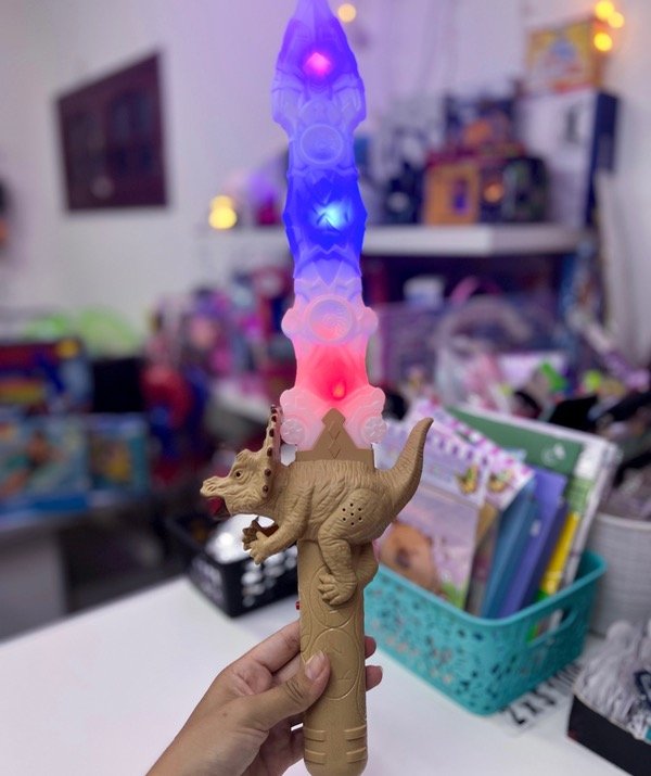 Producto - Espada dinosaurio 57cm a pila 6789