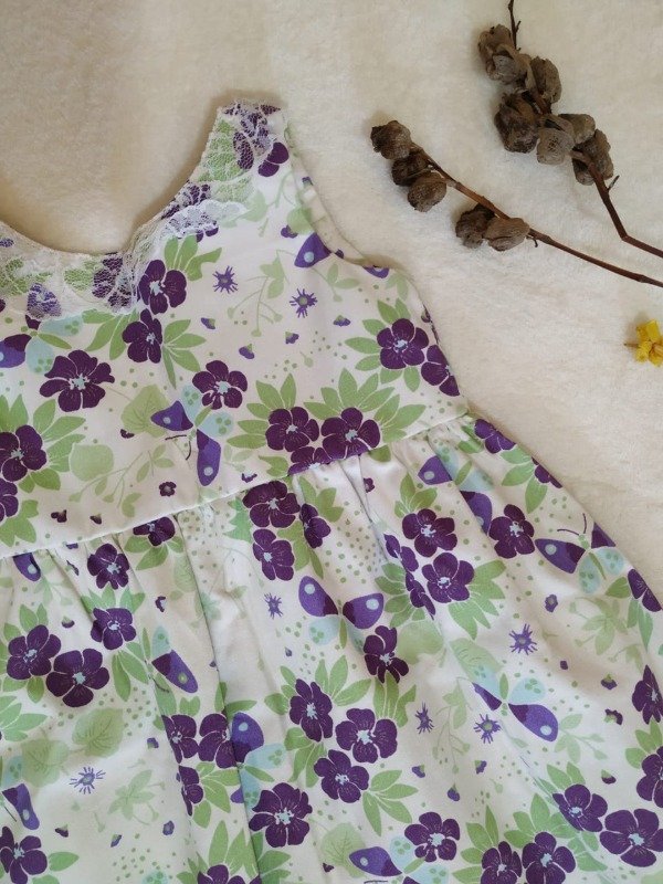 Producto - Vestido Doris, estampado flores y mariposas violeta y verde. - 1