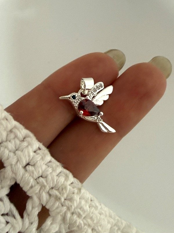 Producto - DB593 Dije colibrí cubik rojo y micropave 1,5 cm