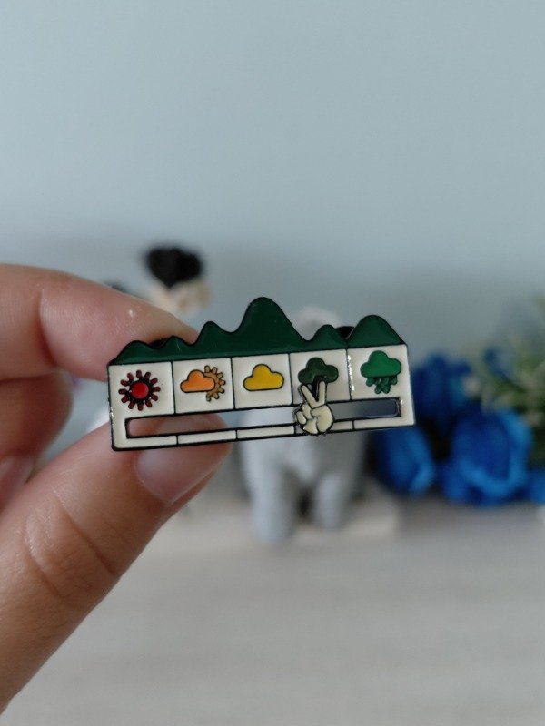 Producto - Pin metalizado - Clima con movimiento #1688