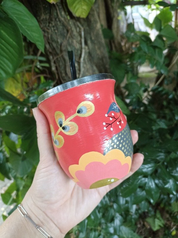 Producto - Mate camionero de algarrobo con virola de acero rojo con flores - 0