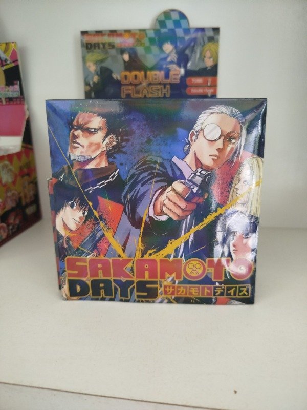 Producto - PIN SORPRESA SAKAMOTO DAYS