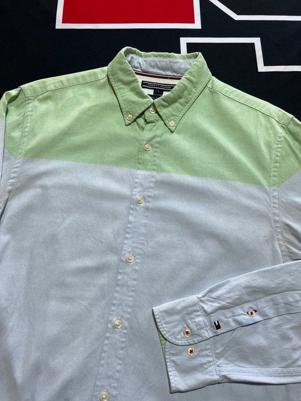 Producto - Camisa Tommy Hilfiger bicolor. Talle M