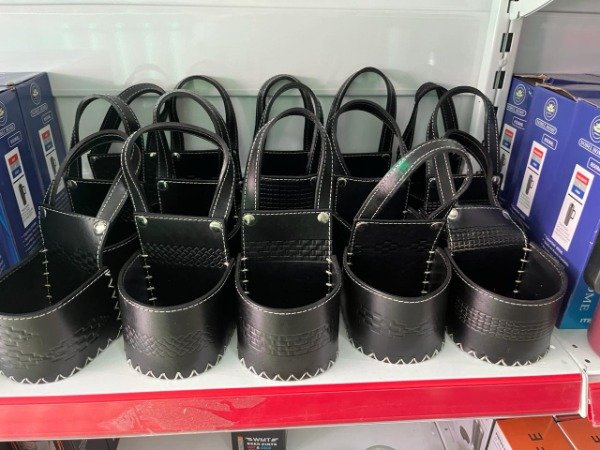 Producto - PORTA MATE AUTO CUERO GRUESO