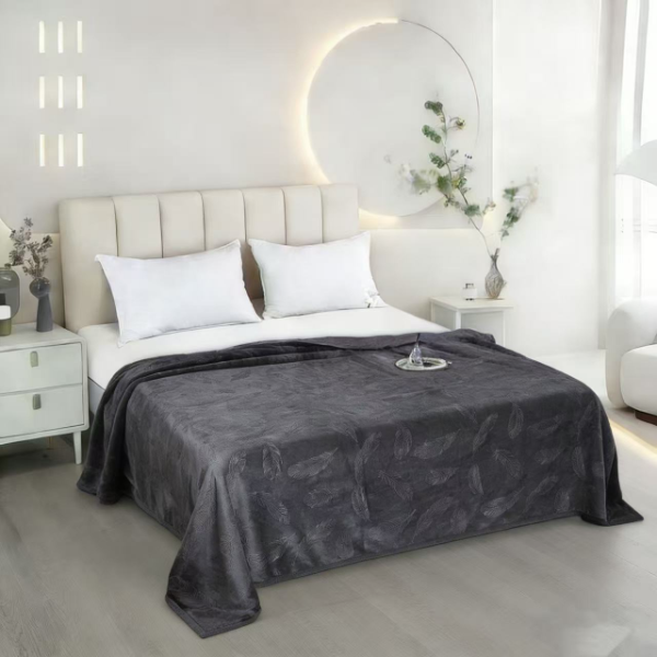 Producto - MANTA PLUSH CON CORDERITO RELIEVE PLUMA 220X230CM