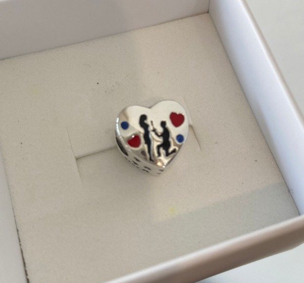 Producto - charm  cerrazón con pareja