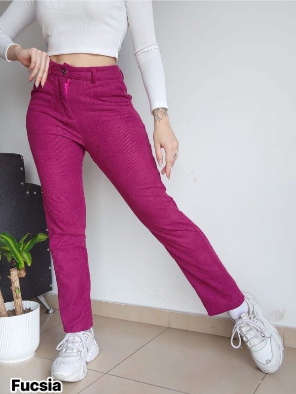 Producto - LINEA VIVI PANTALON BOTON CORDEROY FORRADO CON CORDERITO