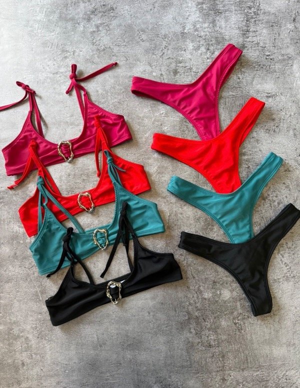 Bikini con aplique negra talle 90