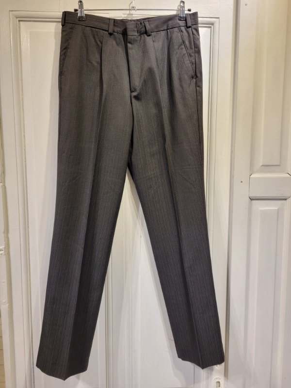 Producto - Pantalón de vestir HAMEA negro con rayas C/etiq Nuevo Talle 44- PRECIO: 27X