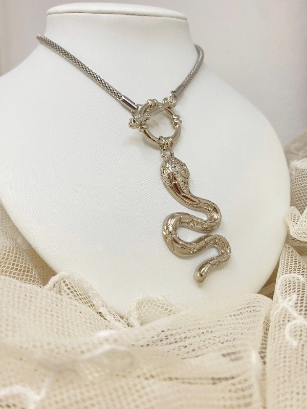 Producto - Amuleto Medusa (serpiente plateada)