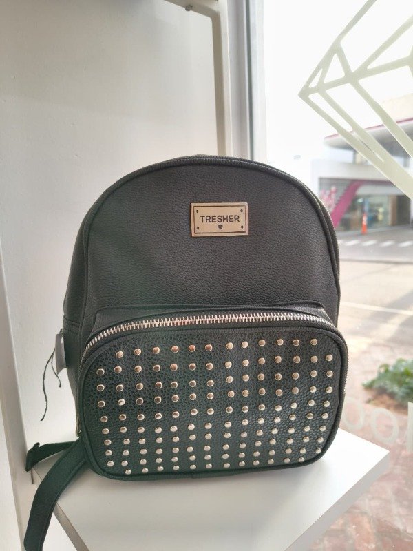 Producto - Mochila de cuero con tachas