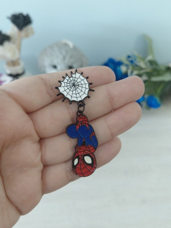 Producto - Pin metalizado - Spiderman con colgante #1094