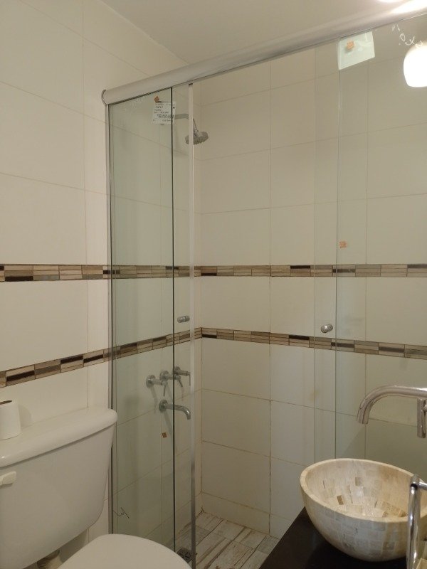 Producto - Mampara corrediza 4 paños vidrios de 8 mm Medidas  1550 X 2000 mts. - 4