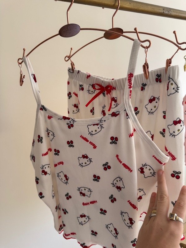 Producto - Pijama Morley Blanco Kitty con rojo