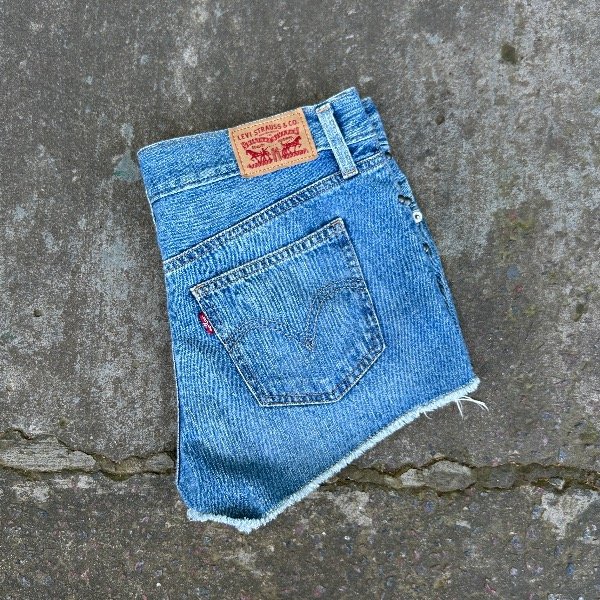 Producto - Short de jean celeste - Levis con Tachas T27