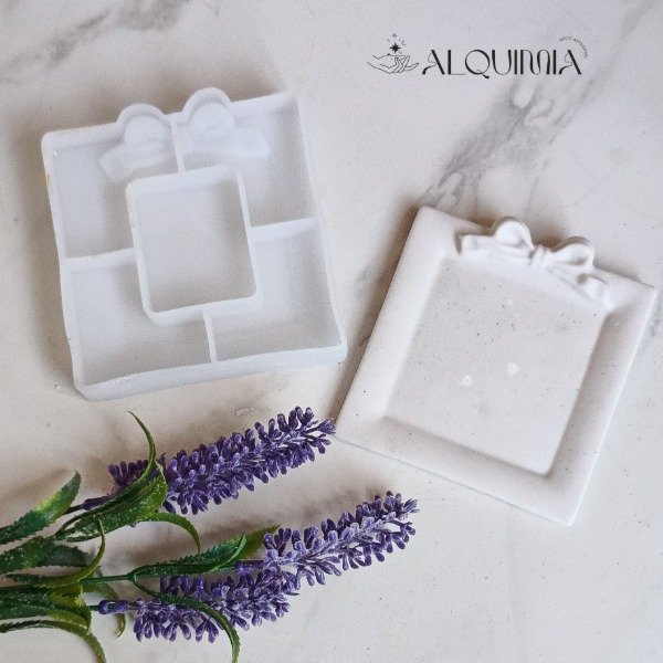 Producto - Platito Cuadrado con moño BM3941