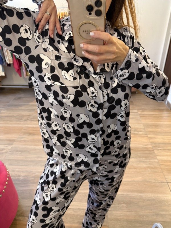 Producto - Pijama Camisero Mickey gris y negro