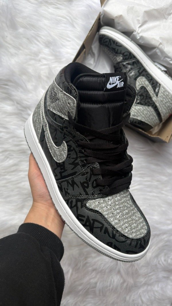 Producto - JORDAN RETRO 1 x KAWS REBELLIONAIRE - 1