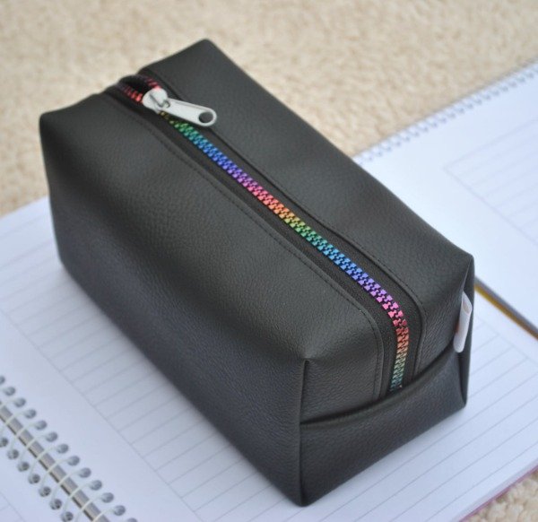 Producto - Cartubox Símil Cuero Negro Cierre Tornasol