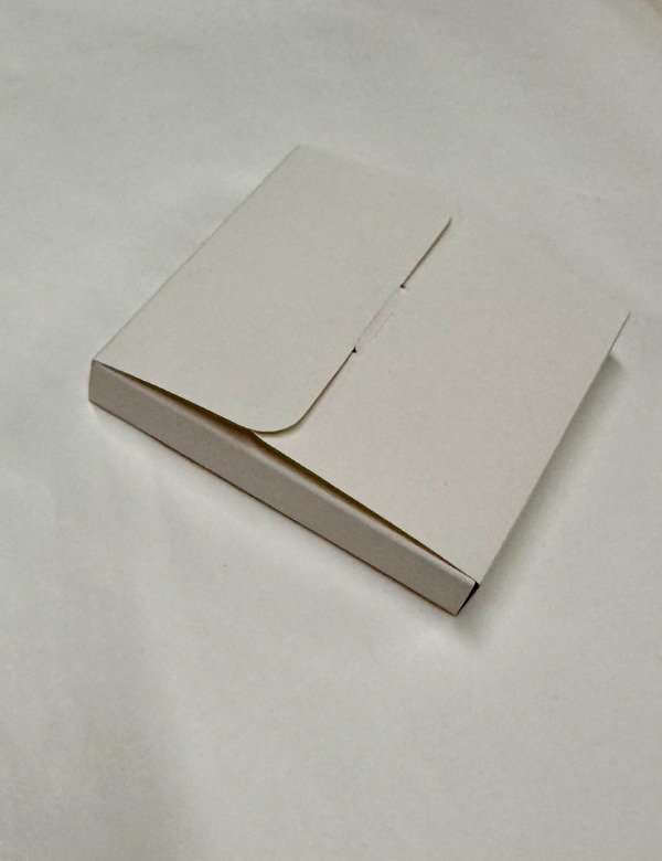 Producto - ESTUCHE BLANCO -COD. 1244  medida 10x10x1.5