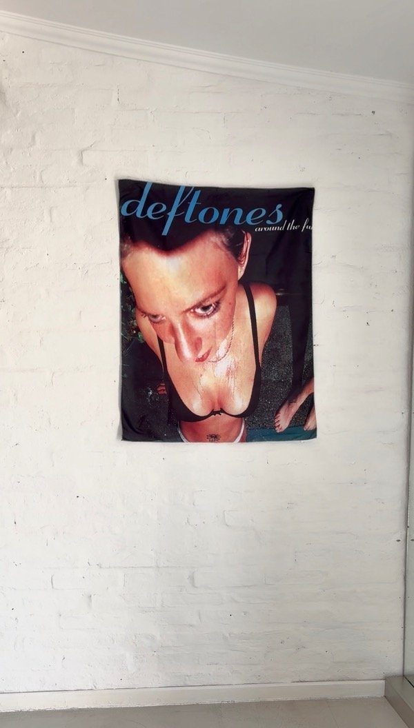 Producto - Tapiz Deftones around the fur 70 x90