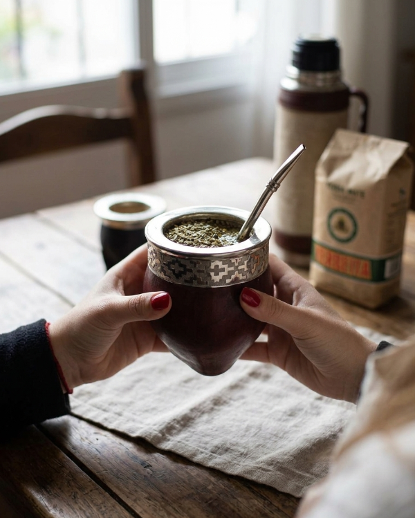Producto - Mate Criollo Imperial Con base de cuero crudo y virola de alpaca - 3