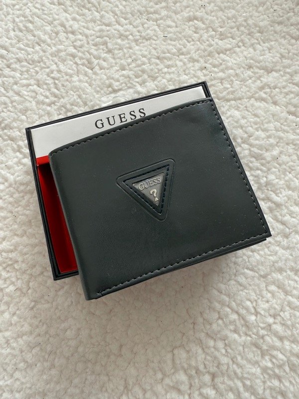 Producto - Billetera Guess Triangulo