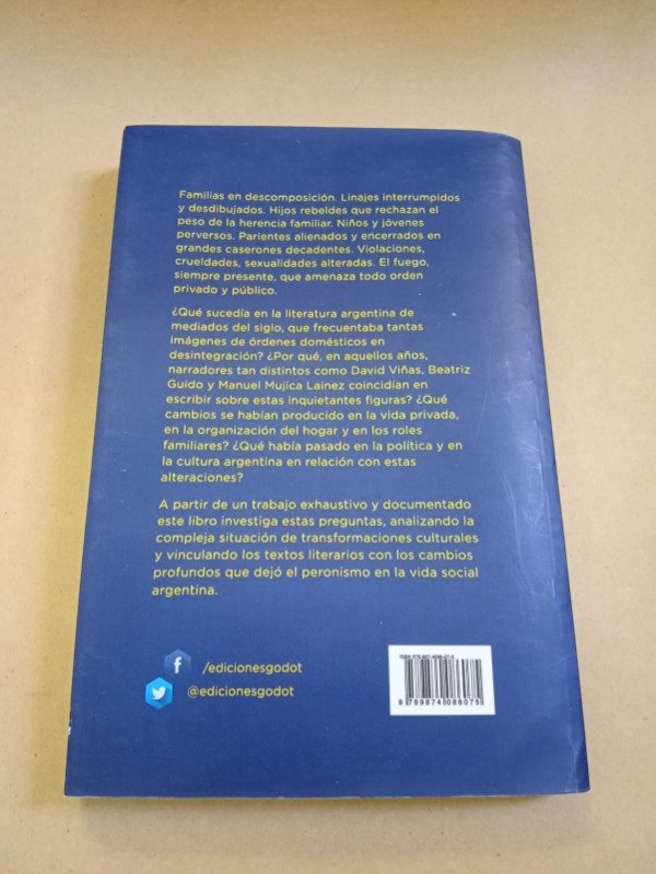 Producto - Familias póstumas Literatura argentina - Marcos Zangrandi - Godot 2016 - 1