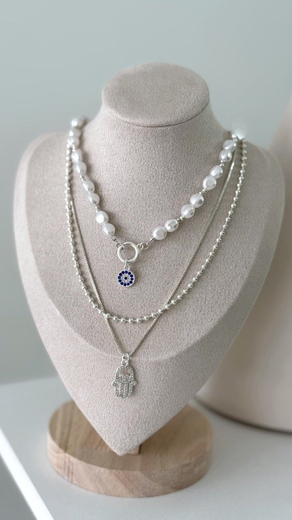 Producto - Collar triple perlas y mano fatima ACERO BLANCO