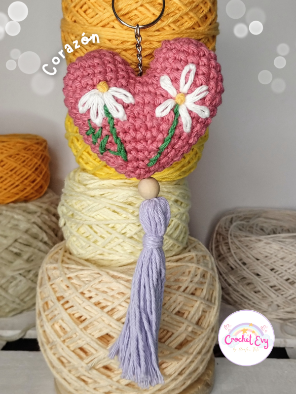 Producto - Corazón con borla- Llavero - 2